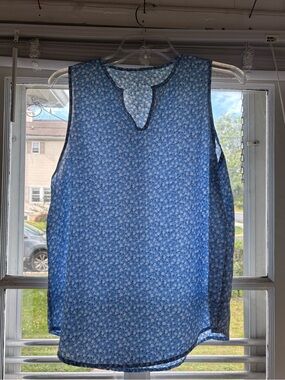 Baby Blue Floral Sleeveless Keyhole Top